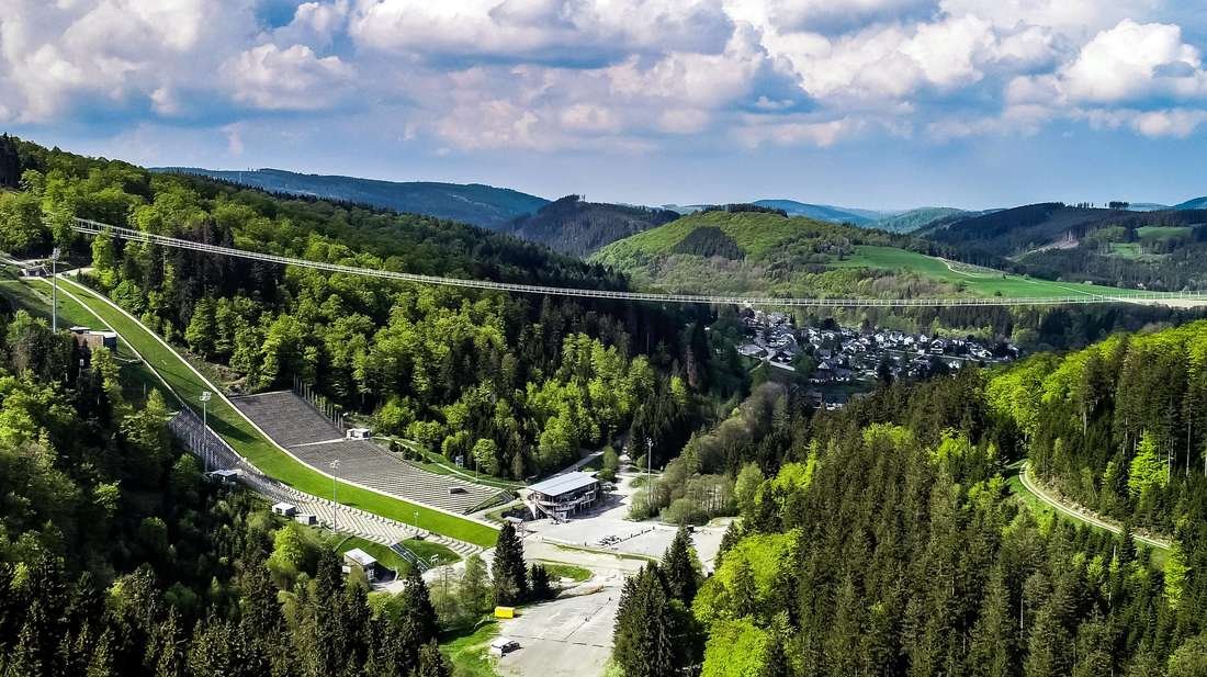  HEIM & HAUS Montagejahrestagung 2023 in Willingen Bild von der Hängebrücke